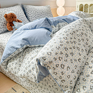 Ensemble de literie quatre pièces en coton floral de style campagnard français, taies d'oreiller, housses de couette - Product Image 5