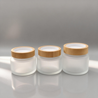 Bocaux ronds en verre givré vides avec couvercles en bambou, pots à crème en bambou, contenants cosmétiques de voyage rechargeables pour l'emballage de baume à lèvres
