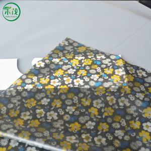 Rouleau de film TPU élastique imprimé floral, toucher doux personnalisé, thermoscellable pour la fabrication de sacs, de vêtements de pluie, de vestes et de trousses de maquillage - Product Image 1