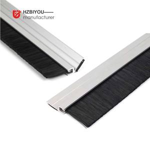 Joint d'étanchéité <span class=keywords><strong>de</strong></span> <span class=keywords><strong>porte</strong></span> en aluminium moderne avec <span class=keywords><strong>brosse</strong></span>, installation par vis, insonorisant et facile <span class=keywords><strong>à</strong></span> installer pour la prévention des courants d'air - Product Image 5