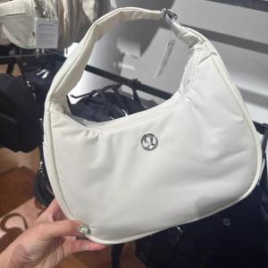 Bolso de Mano Tipo Dumpling de PU Impermeable para Mujer, con Flores, Logotipo Personalizado, para Yoga, Ejercicio, Bandolera - Product Image 3