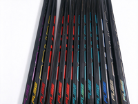 Fabriqué en Chine, le bâton de hockey sur glace en fibre de carbone ultra léger P28/P92 possède une grande élasticité et une résistance à l'usure