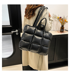 Sac fourre-tout matelassé léger et grande capacité pour femme, style nuage, doux, tendance hiver, avec doublure en polyester - Product Image 6