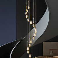 Lustre en cristal doré en acier inoxydable pour villa, escalier intérieur avec design en spirale et utilisation sécurisée, luminaire suspendu moderne pour escaliers