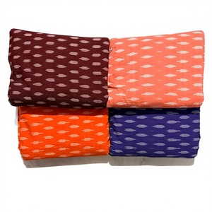 Tissu en coton Ikat tissé à la main, motif géométrique traditionnel, poids moyen, pour vêtements féminins - Product Image 2