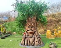 Arbre animatronique parlant réaliste avec des sons et des mouvements personnalisés