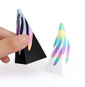 Jouet de bureau anti-stress en forme de cône spiralé imprimé en 3D, nouveauté et cadeau amusant en plastique pour soulager le stress - Product Image 1