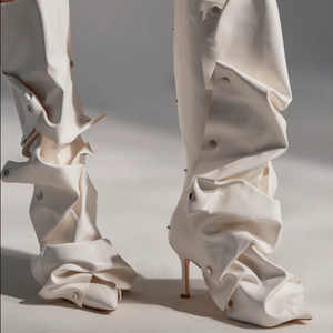 Kadın Beyaz Dekonstrüksiyon Fırfırlı Diz Üstü Çizmeler Perçin Detaylı Sivri Burun Stiletto Topuklu Moda Ayakkabılar - Product Image 3