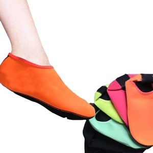Chaussures aquatiques unisexes à séchage rapide, chaussettes aquatiques pieds nus, chaussures de natation antidérapantes, baskets de plage et de randonnée aquatique - Product Image 1
