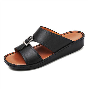 Sandales décontractées arabes pour hommes en gros, grandes tailles, plates, rehaussantes et souples pour l'été et le printemps, usage extérieur - Product Image 1