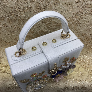 Sac à poignée supérieure de luxe pour femmes 3D Floral Pearl Diamond Shoulder Purses Fashion Crystal White Leather Wedding Party Evening Embrayages - Product Image 6