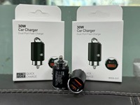 Adaptateur de chargeur de voiture en métal 30W à double port PD3.0 QC3.0 Type C pour iPhone 15 Pro 5V/2.4A