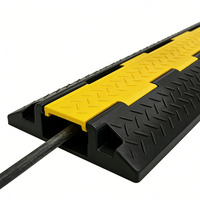 Rampe de protection de câbles multi-canaux en caoutchouc recyclé avec connexion flexible, conception sûre et stable pour un trafic de 10 à 15 mph