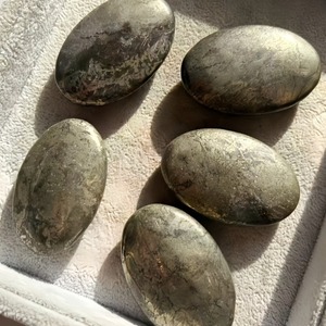 Pierre de Pyrite Polie Naturelle de Haute Qualité pour la Guérison, Pierre de Palmier pour la Décoration Intérieure et les Cadeaux de Noël (Vente en Gros) - Product Image 1