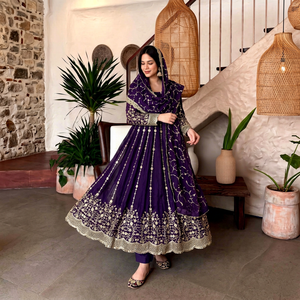 Ensemble Anarkali en soie brodée violette avec dupatta, tenue traditionnelle indienne et pakistanaise pour femmes, longueur au sol, pour mariage - Product Image 1