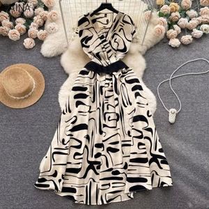 Nuevos Vestidos Maxi Elegantes para Mujer, Cuello en V, Sin Mangas, Estilo Retro con Estampado, Vestidos de Lujo Ligero - Product Image 3