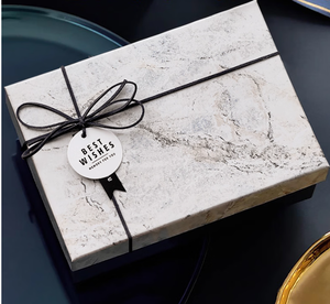 Caja de regalo rígida de alta gama, rectangular, de papel artístico con revestimiento UV y cinta, diseño personalizado para regalos y manualidades. - Product Image 1