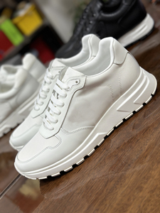 2025 nouvelles chaussures de sport respirantes légères blanches pour hommes de haute qualité avec personnalisation du logo du designer - Product Image 2