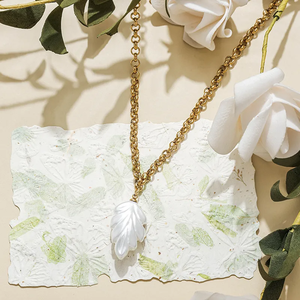 Fashion 304 Stainless Steel Necklace 18K <b>Gold</b> Plated Vacuum Electroplating Feather Design Simple Style Jewelry For Women - Product Image 1