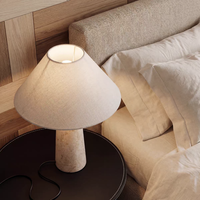 Lampe de table en travertin naturel poli avec abat-jour en tissu Wabi Sabi pour la décoration intérieure de villas, d'appartements et d'hôtels