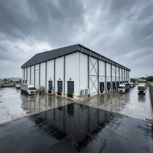 Almacén Frigorífico de Estructura de Acero Q355B de Grado Alimenticio, 1000-5000 m², Panel Sándwich de PU, Conforme a HACCP, Certificado ISO 9001 - Product Image 1