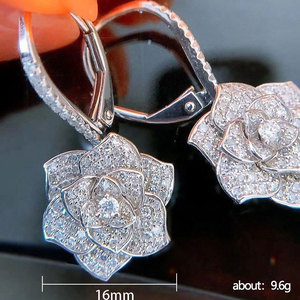 Orecchini Pendenti con Fiore di Camelia e Zirconi per Donne, Gioielli Floreali Scintillanti alla Moda - Product Image 5