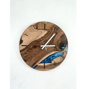 Reloj de Pared Moderno de Resina y Madera, de Alta Precisión, Duradero, Elegante y Hecho a Mano, Perfecto para Sala de Estar o Dormitorio - Product Image 1