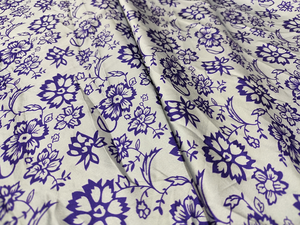 Tissu satiné 100% polyester imprimé multicolore, tissu lisse, doux et brillant pour la couture DIY, artisanat, décoration de robes de mariée, utilisation pour les filles - Product Image 3