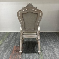 Chaise Louis en plastique couleur bois vieilli, dossier couronne, en résine PP, pour hôtels, mariages et banquets