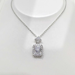 Collar minimalista de plata de ley 925 con piedra blanca, joyería fina, mejor amiga, circonita, cadena de oro de 18k, colgante. - Product Image 3