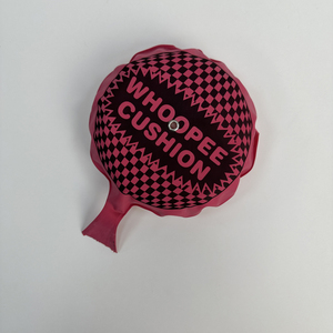 Ủng Hộ Đảng 1 PC 5.5 Inch Màu Đỏ Cao Su Whoopie Đệm Gag Quà Tặng Làm Cho Âm Thanh Cổ Điển Prank Đồ Chơi Cho Bé Trai Và Cô Gái Cho Đảng - Product Image 2