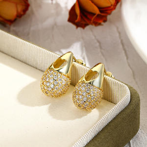 Pendientes gruesos de oro de 18 quilates chapados <span class=keywords><strong>en</strong></span> <span class=keywords><strong>latón</strong></span> con inserto <span class=keywords><strong>en</strong></span> forma de lágrima de <span class=keywords><strong>joyería</strong></span> fina de moda - Product Image 4