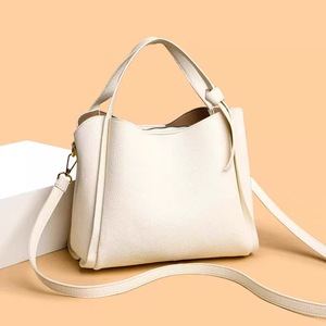 Borsa Morbida ed Elegante + Borsa <span class=keywords><strong>a</strong></span> Tracolla Convertibile <span class=keywords><strong>a</strong></span> Piacere, che Offre un Tocco di Raffinatezza - Product Image 4