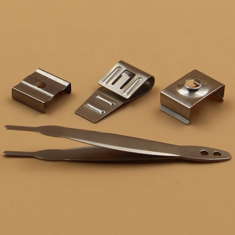 小さな金属フラットスプリング鋼クリップ専門工場カスタマイズ可能なスタンピングレイモンドクリップ