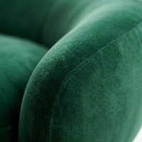 Canapé sectionnel moderne en velours vert trois places sans accoudoirs, design incurvé rembourré en éponge pour salon et villa