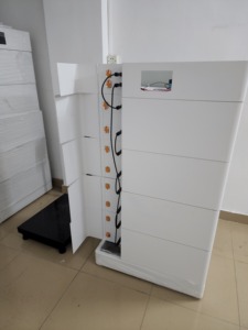 Batería de Almacenamiento Doméstico Híbrida Apilable LiFePO4 de 20 kWh, 256 V, 106 Ah, con Comunicación CAN para Inversor Híbrido Growatt - Product Image 1