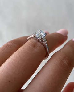 Bijoux fins 18K or pur ovale trilogie diamant cultivé en laboratoire fiançailles mariage 1.5ct Solitaire diamant pour femmes bagues de mariée - Product Image 5