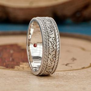 Anillo de diamantes de alta gama con un diseño intrincado y un brillo radiante para un uso imponente. - Product Image 5