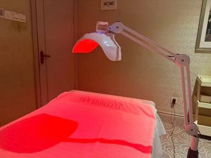 Masque Spectromètre LED Vertical Moderne à Quatre Couleurs, Appareil de Photothérapie Éclaircissant Multifonctionnel pour Salon de Beauté - Product Image 5