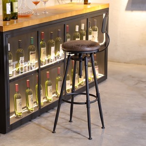 Chaise de <span class=keywords><strong>bar</strong></span> de style industriel rétro américain, <span class=keywords><strong>tabouret</strong></span> en bois, <span class=keywords><strong>tabouret</strong></span> avec dossier en fer forgé, pivotant et réglable en hauteur, chaises de cuisine modernes en métal massif - Product Image 1