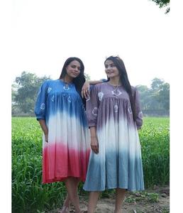 Robe Patchwork Boho tissée écologique pour femmes tenue de villégiature décontractée d'été fabriquée à partir de trois couleurs Mul coton en gros - Product Image 1