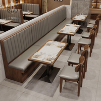 Ensemble de mobilier commercial en cuir pour hôtel, café, restaurant : banquette demi-courbe, table et chaises en marbre