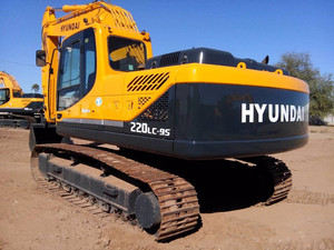 Pelle sur chenilles Hyundai 220LC-9S d'occasion avec peinture originale 22 tonnes et composants durables du moteur et de la boîte de vitesses - Product Image 4