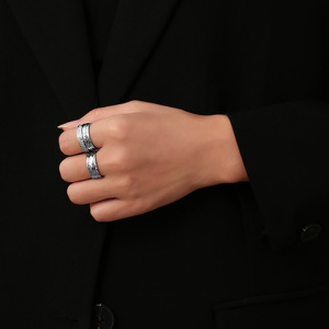 Anillo de Acero Inoxidable con Grabado Estilo Coreano, Anillo de Pareja con Diamantes, Anillo de Estilo Simple de Acero Inoxidable - Product Image 5