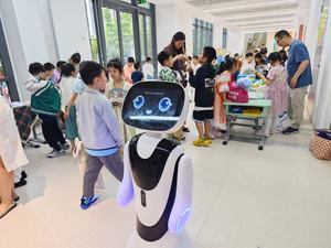 Robot de service public intelligent Alpha <span class=keywords><strong>Timo</strong></span> avec IA, navigation automatique et recharge, utilisé dans les espaces publics - Product Image 3