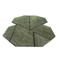 Tapis Tessera de qualité standard avec un design géométrique angulaire audacieux, 100% laine, tapis Tessera fait main à la main, en vente