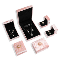 Boîte d'emballage de luxe en velours et flanelle rose personnalisée avec logo pour bracelets, colliers, boucles d'oreilles et bagues – Vente en gros