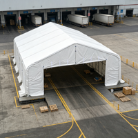 Tente d'entrepôt robuste à colonnes libres et à longue portée avec porte coulissante à rouleaux pour le stationnement de camions, semi-remorques et autocars