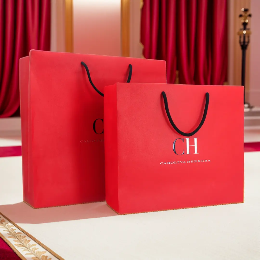 Embalagem de luxo com alças de algodão vermelho para compras, sacolas de papel personalizadas para presente, roupas premium com padrão em relevo