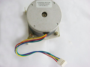 PE721 Cortadora de Bajo Precio con Ancho de Corte de 630 mm, Longitud de Alimentación de Papel de 720 mm, Motor Paso a Paso, Controlador 4M - Product Image 4